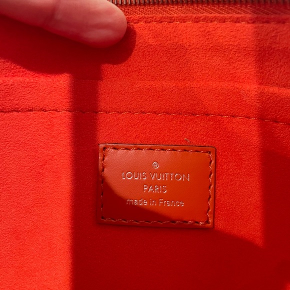 Authentic Louis Vuitton Mandarine Orange Epi Neverfull Pochette - Picture 4 of 6